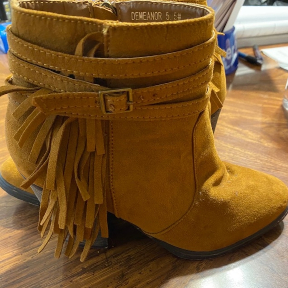 Like new Dollhouse Fringed  healed  boots